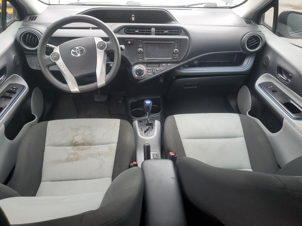 2013 Toyota Prius - Image 8