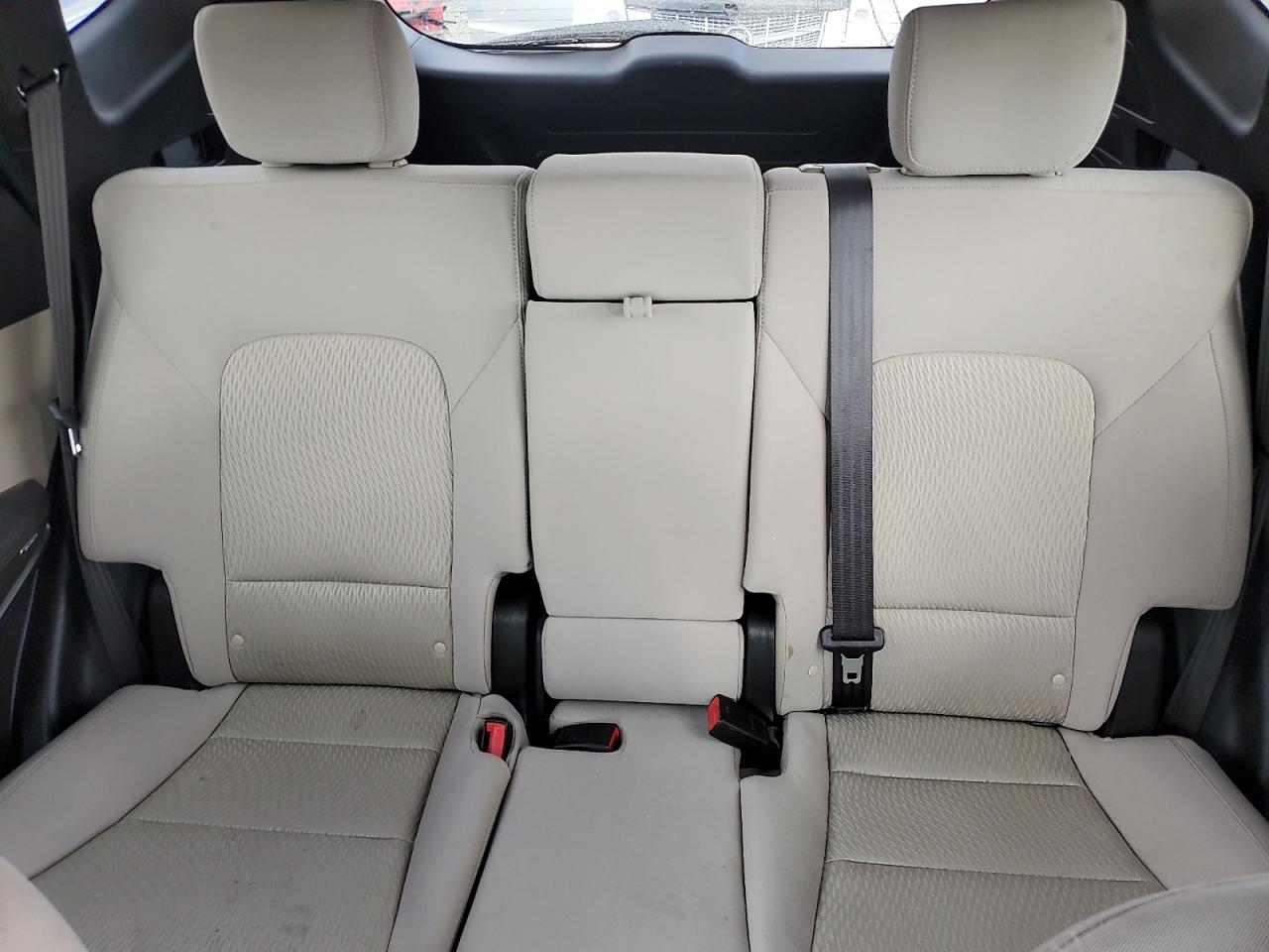 2018 Hyundai Santa Fe - Image 10