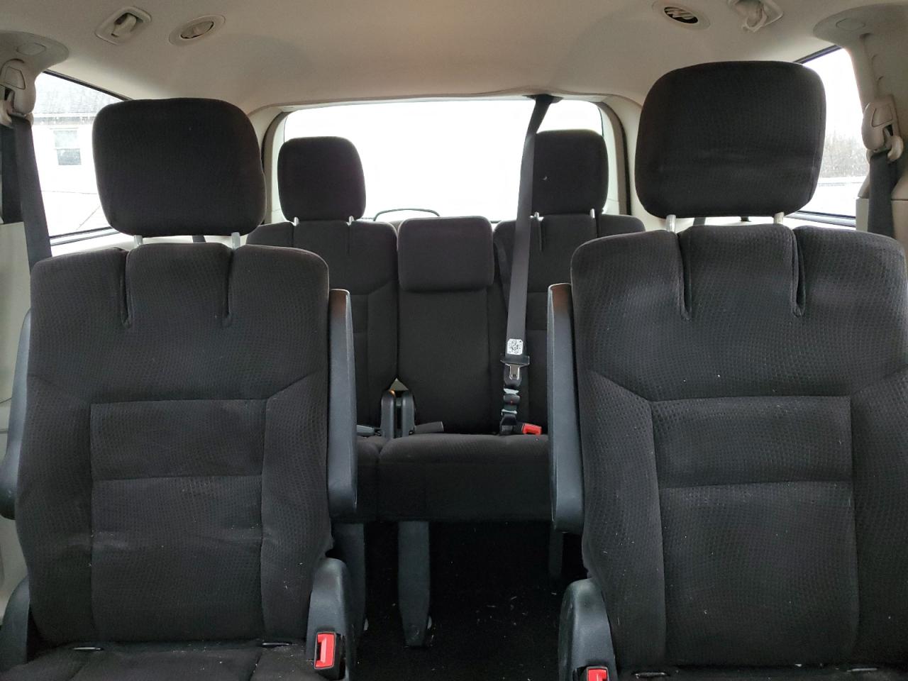 2014 Dodge Caravan - Image 10