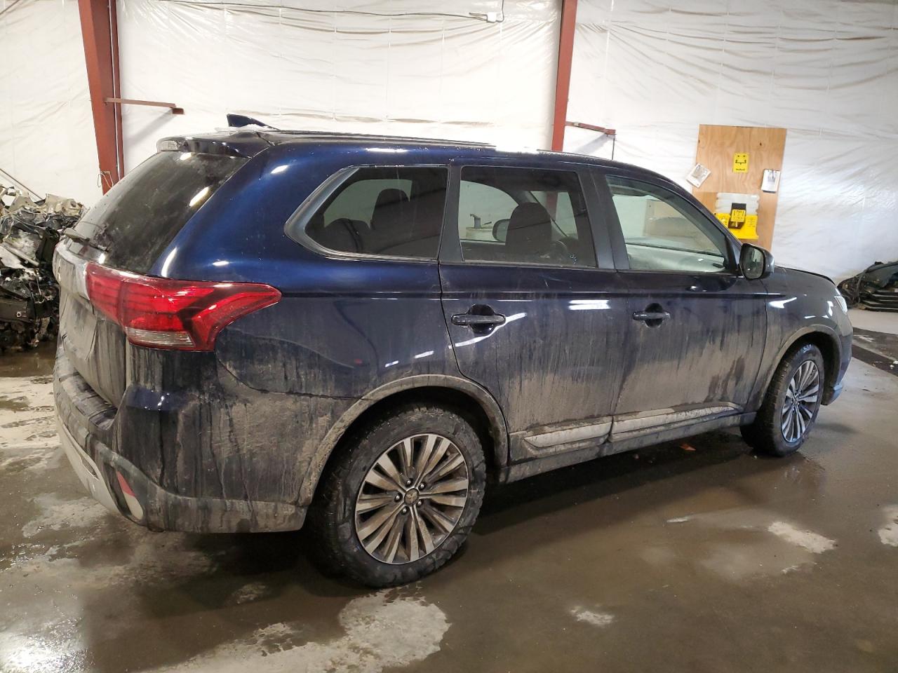 2020 Mitsubishi Outlander - Image 3