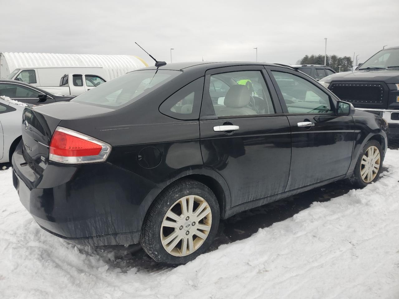 2010 Ford Focus - Image 3