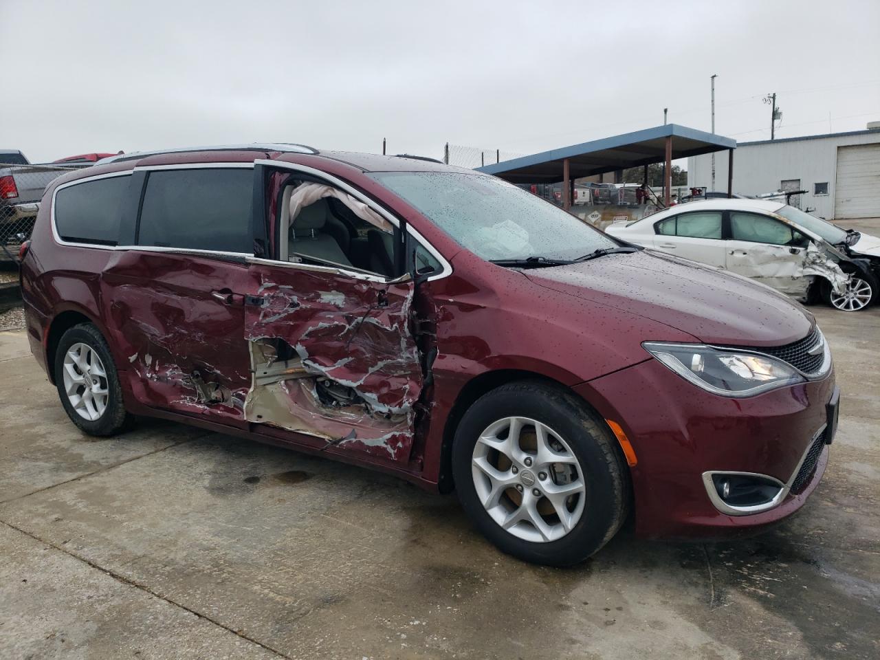 2017 Chrysler Pacifica - Image 4