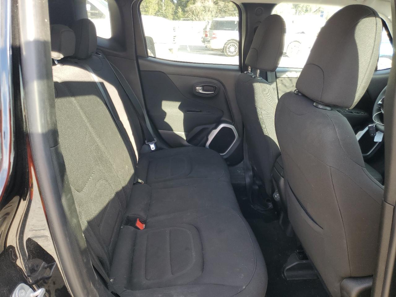2018 Jeep Renegade - Image 12