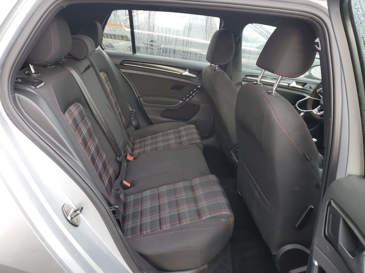 2017 Volkswagen GTI - Image 10