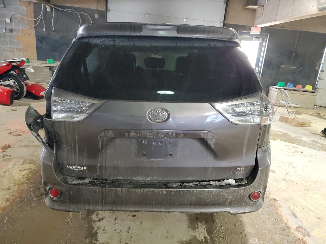 2011 Toyota Sienna - Image 6