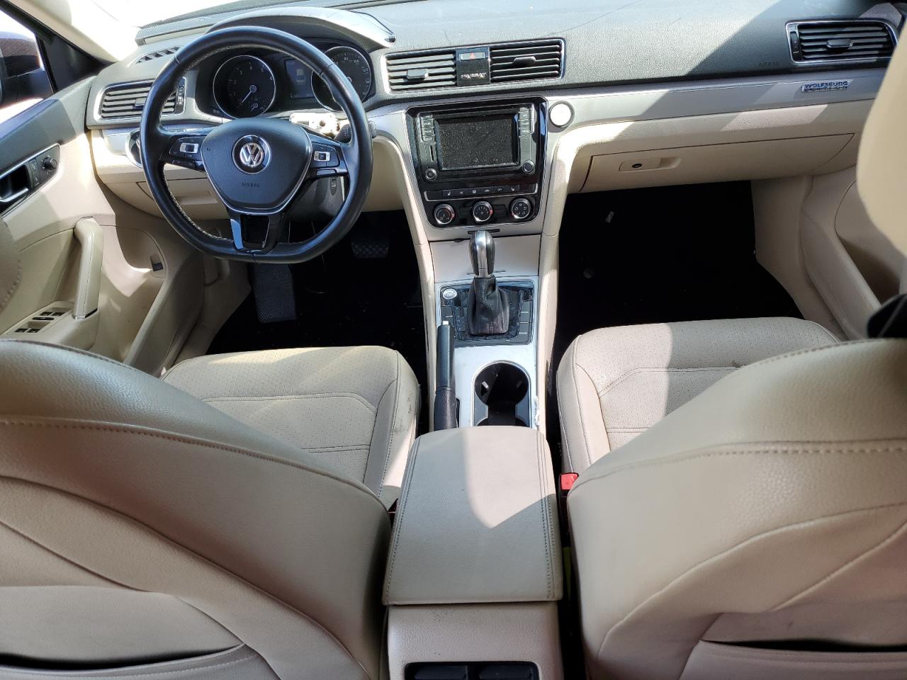 2019 Volkswagen Passat - Image 8