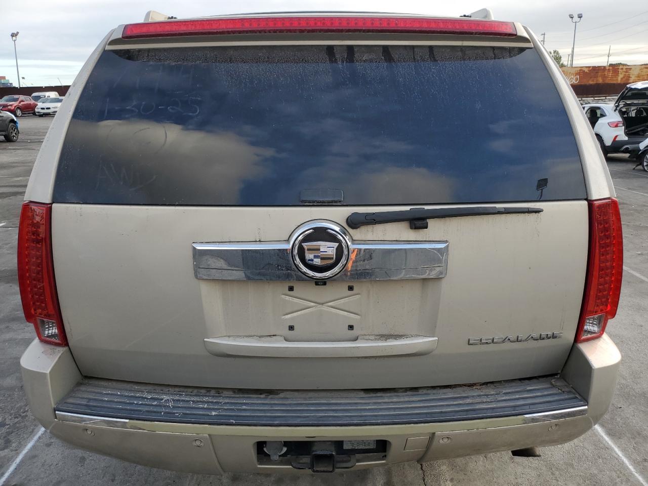 2008 Cadillac Escalade - Image 6