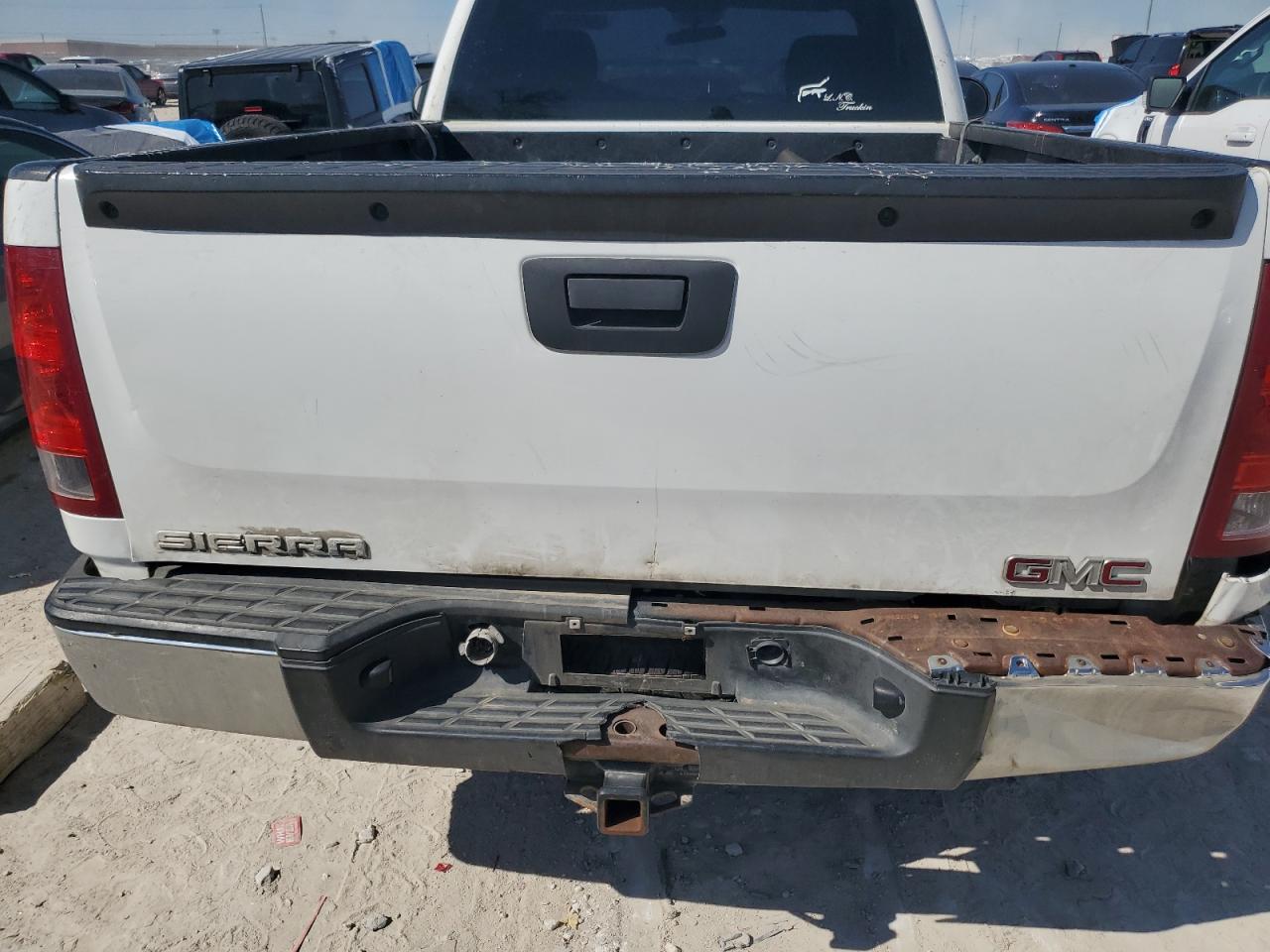 2011 GMC Sierra - Image 10