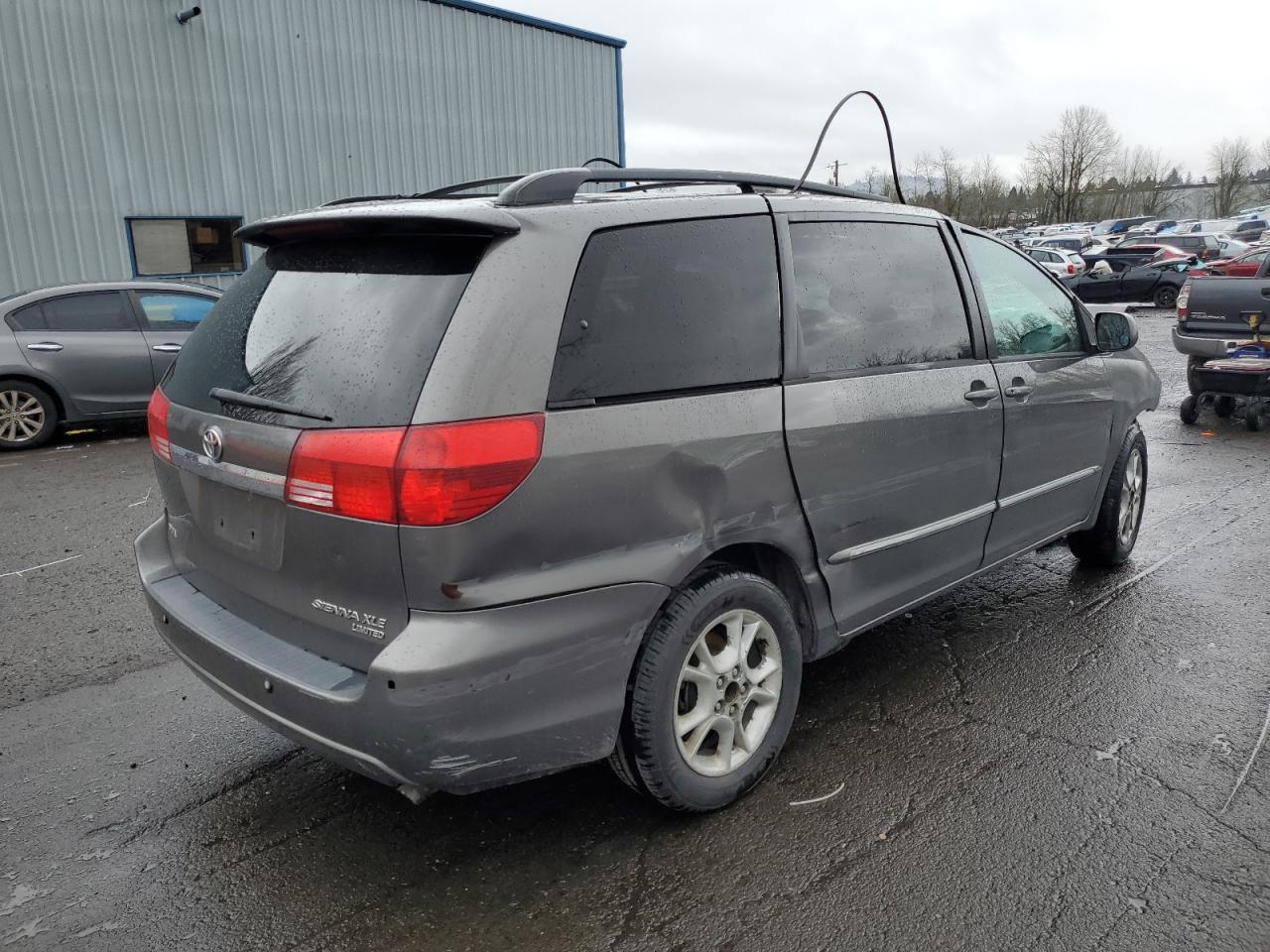 2004 Toyota Sienna - Image 3