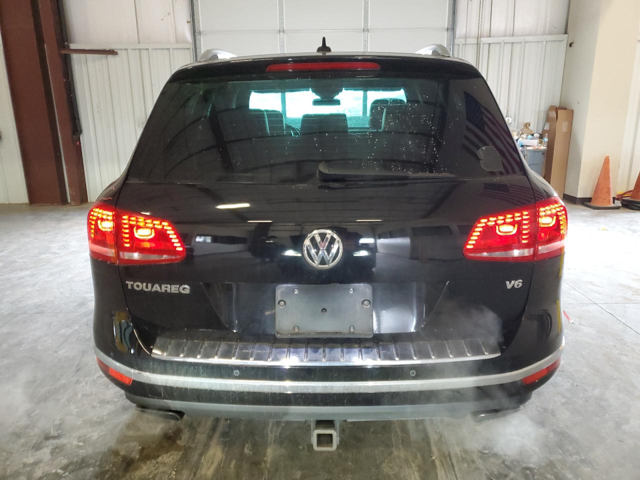 2017 Volkswagen Touareg - Image 6