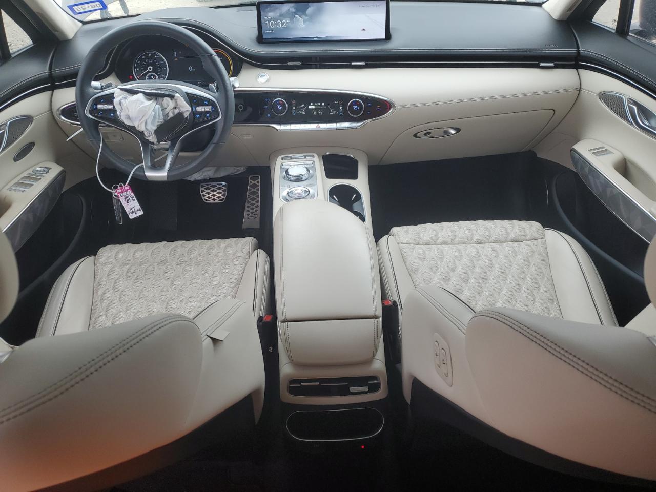 2022 Genesis GV70 - Image 8