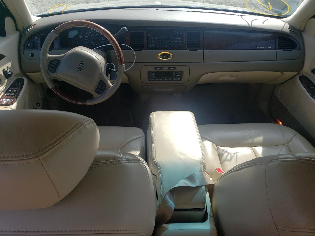 2000 Lincoln Town Car - Image 8