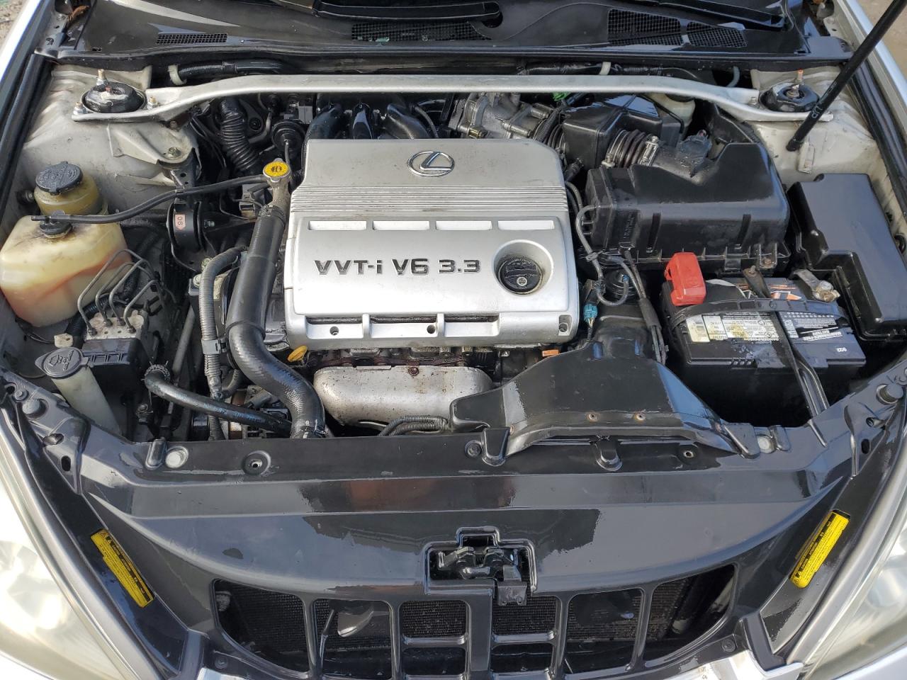 2004 Lexus ES - Image 11