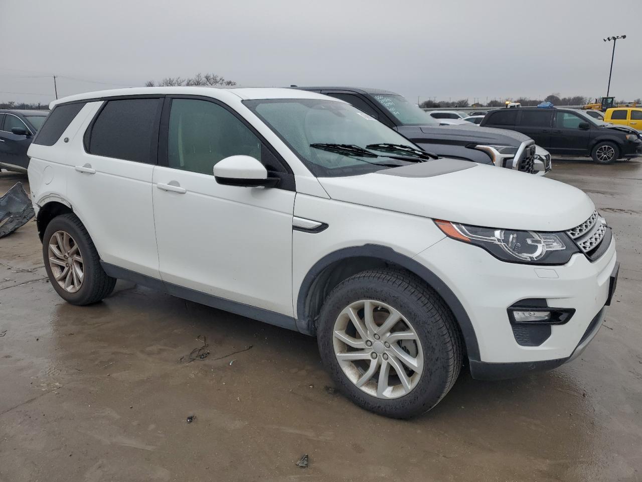 2016 Land Rover Discovery - Image 4