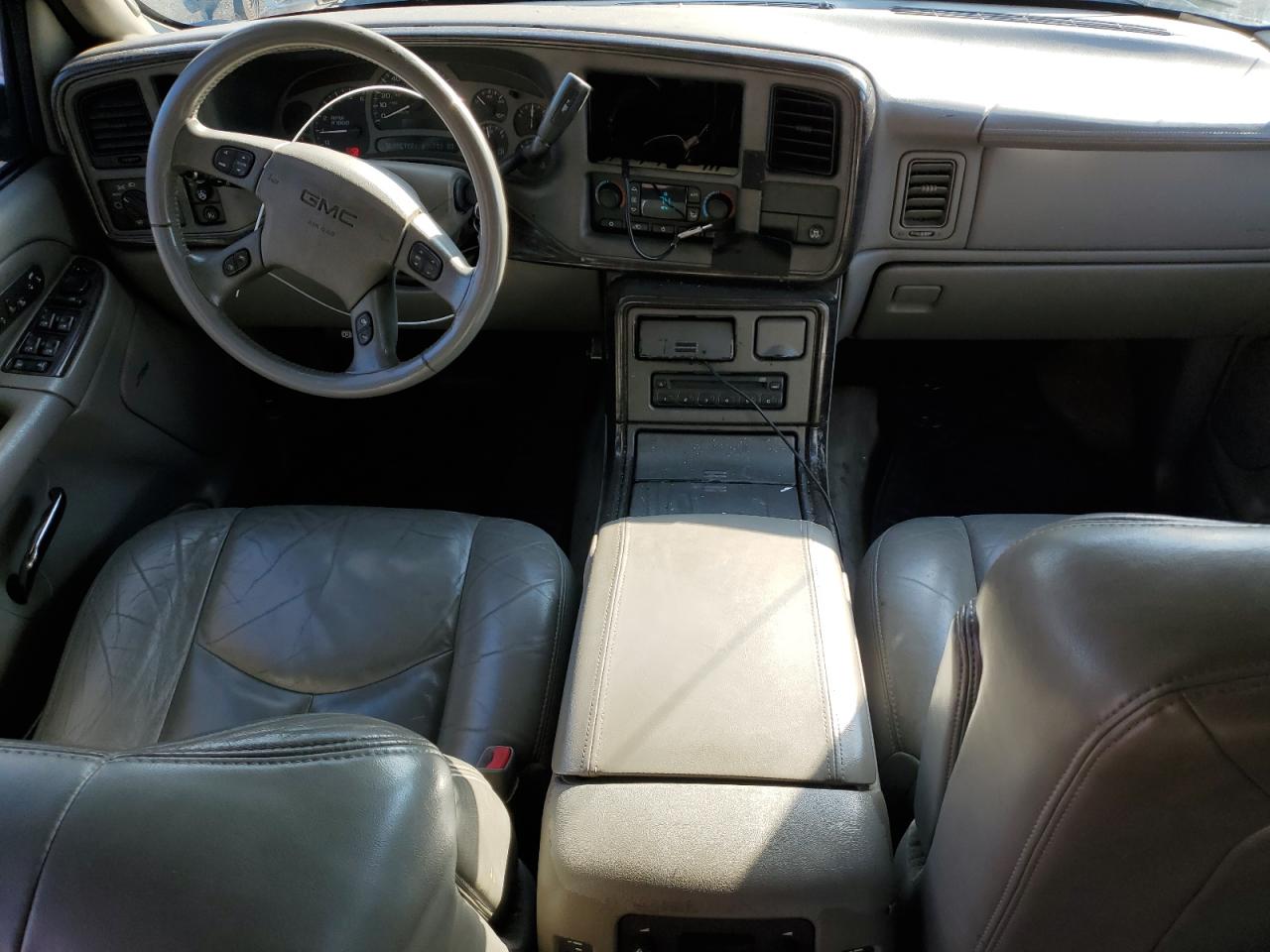 2004 GMC Yukon - Image 8