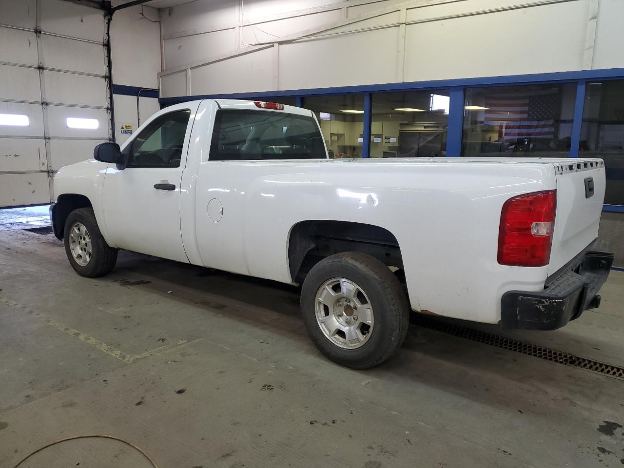 2009 Chevrolet Silverado - Image 2