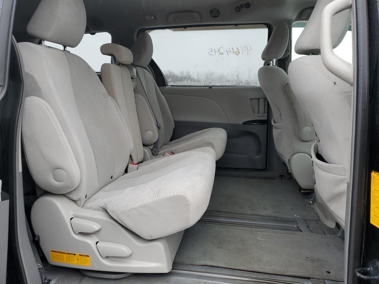 2011 Toyota Sienna - Image 11