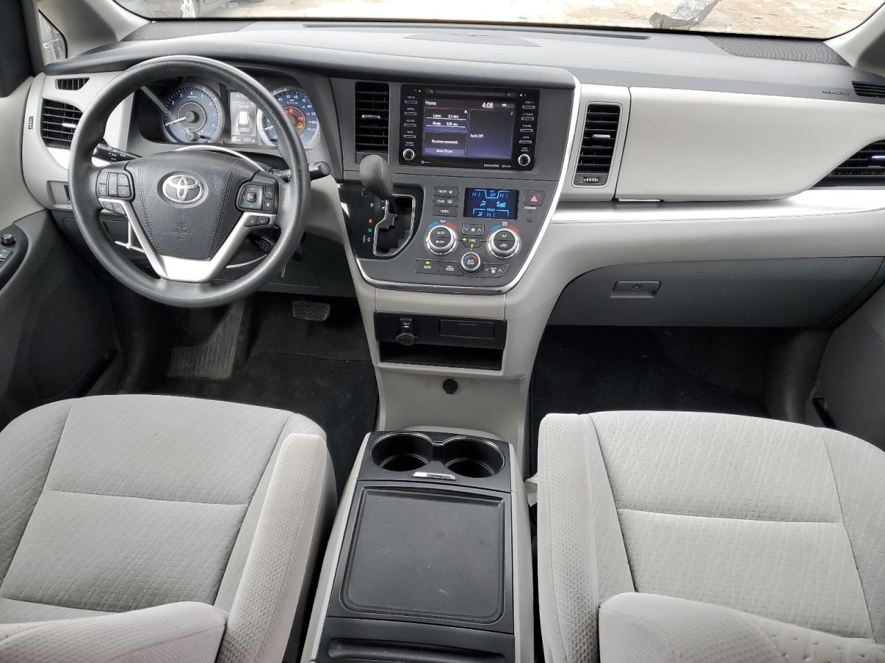 2019 Toyota Sienna - Image 8