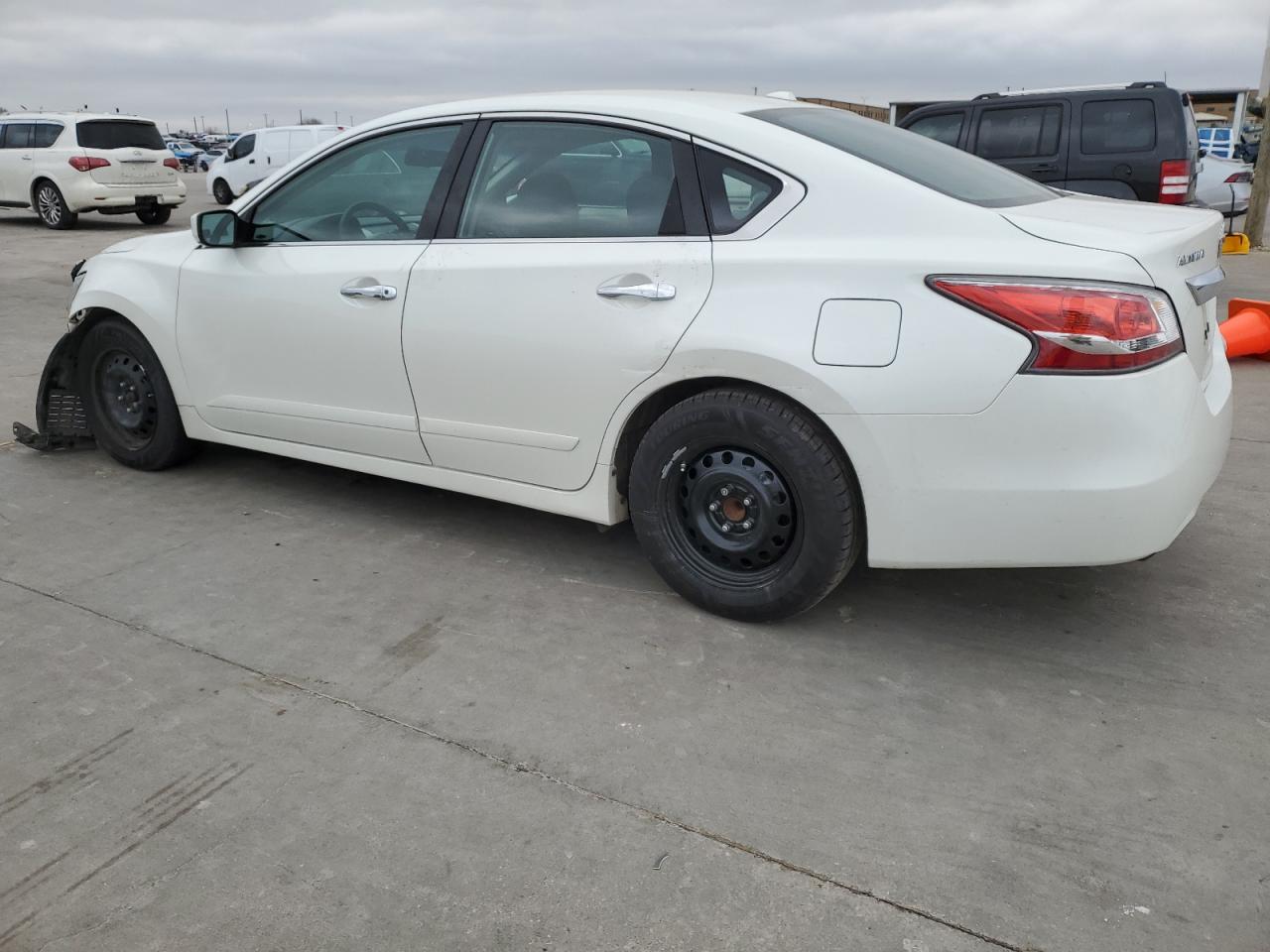 2014 Nissan Altima - Image 2