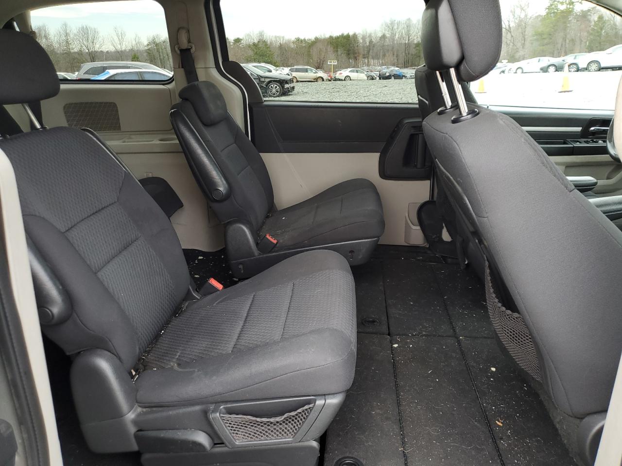 2010 Dodge Caravan - Image 11