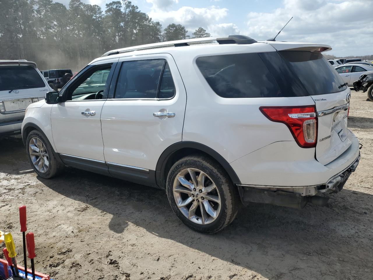 2014 Ford Explorer - Image 2