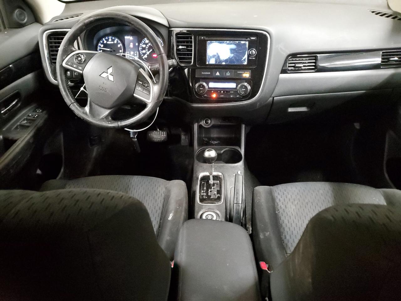 2014 Mitsubishi Outlander - Image 8