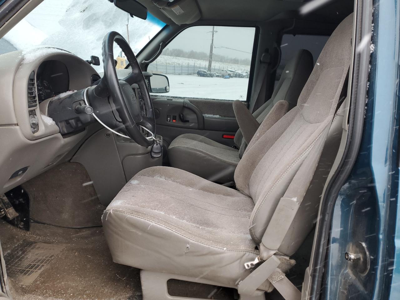 2000 Chevrolet Astro - Image 7