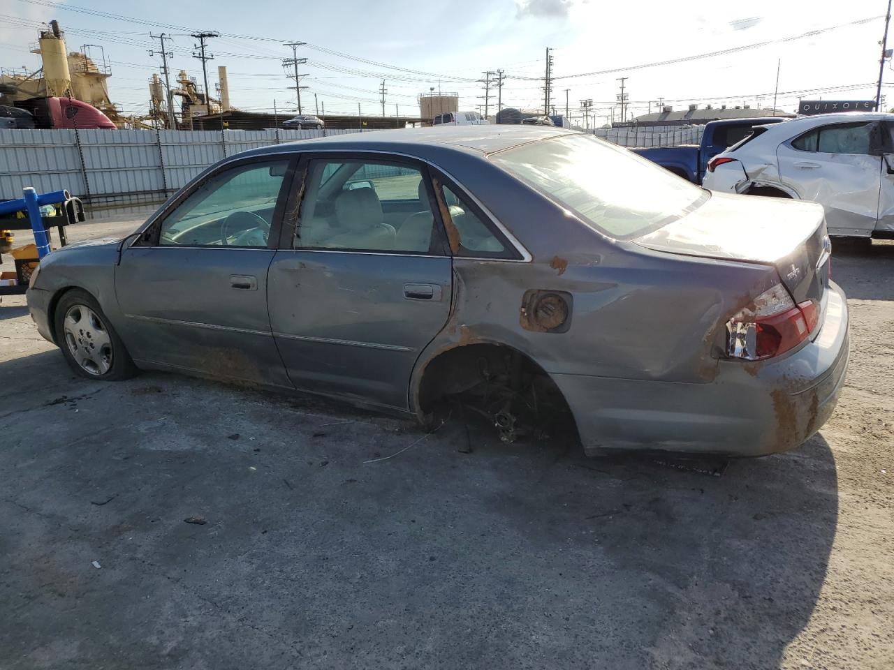 2004 Toyota Avalon - Image 2