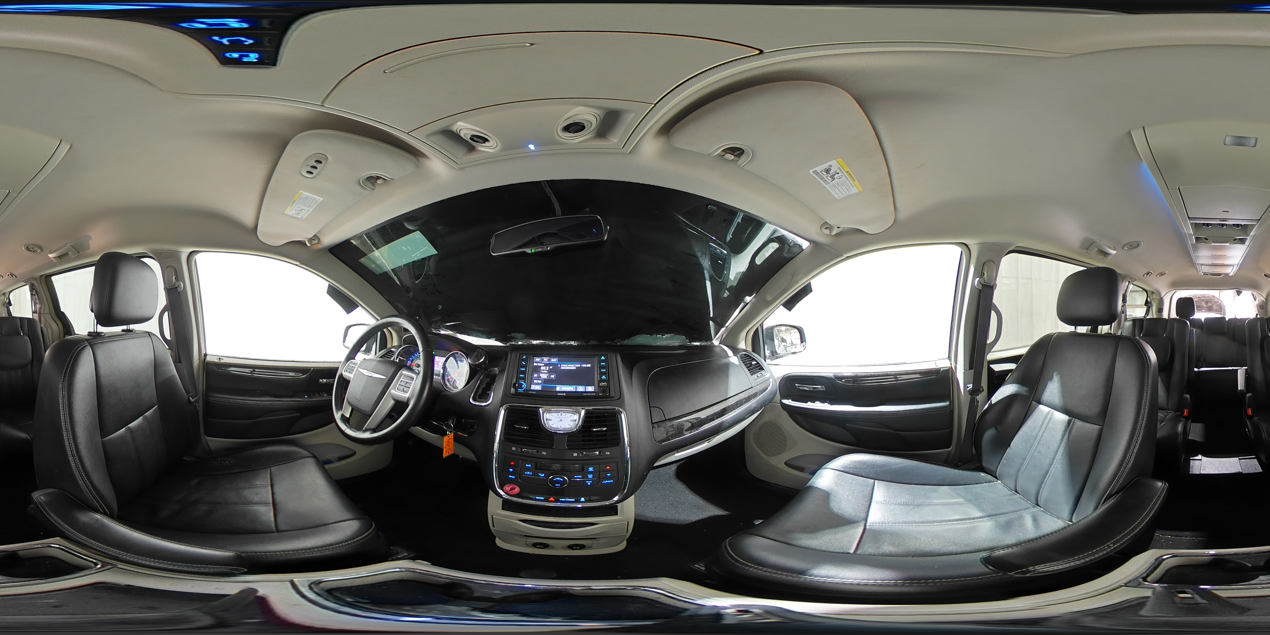 2016 Chrysler Town & Country - Image 15
