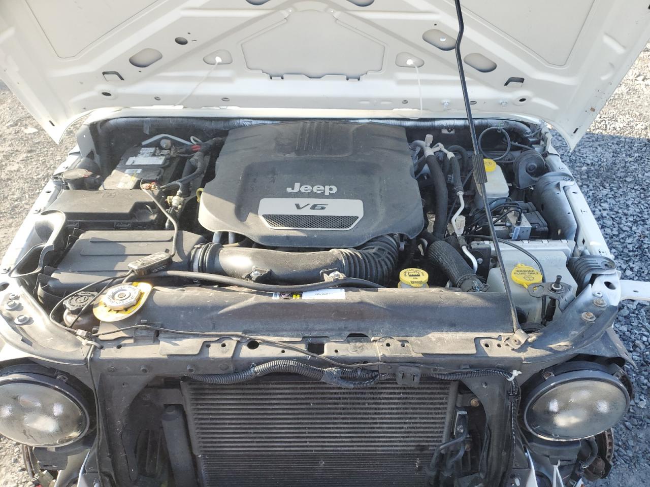 2016 Jeep Wrangler - Image 11
