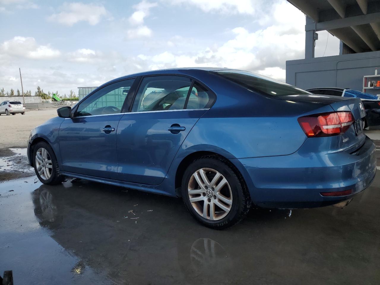 2017 Volkswagen Jetta - Image 2