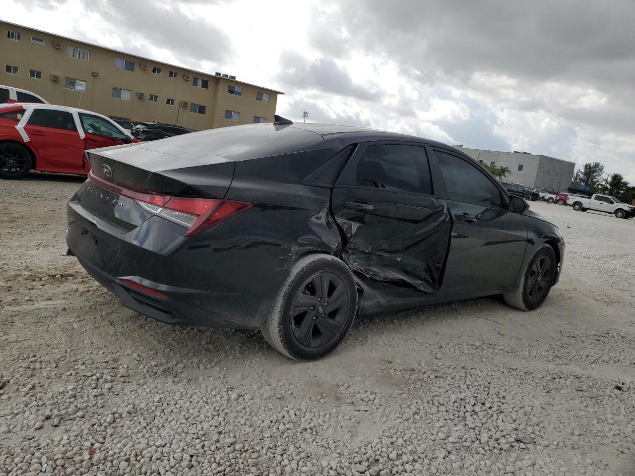 2022 Hyundai Elantra - Image 3