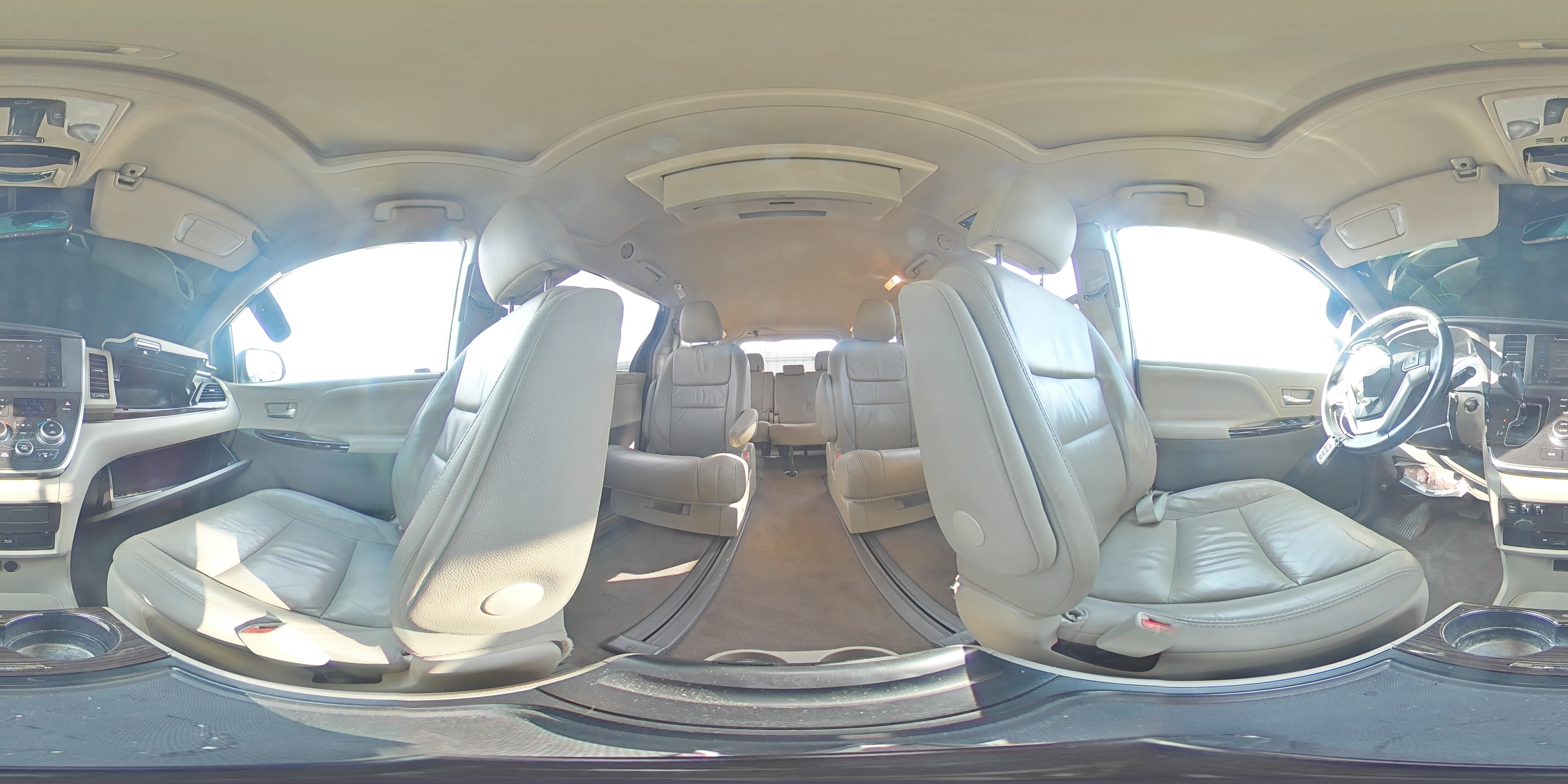 2016 Toyota Sienna - Image 16