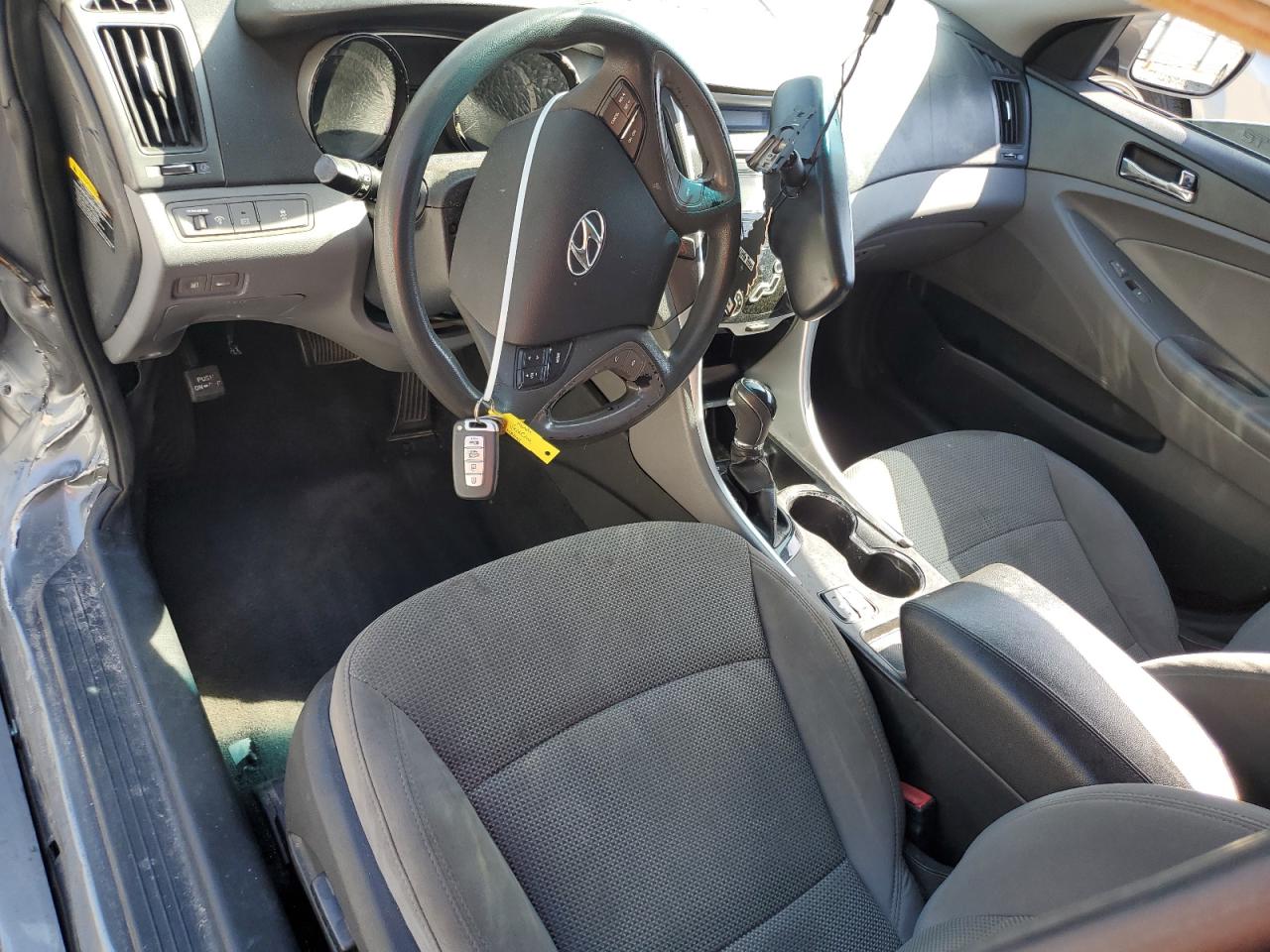 2013 Hyundai Sonata - Image 8