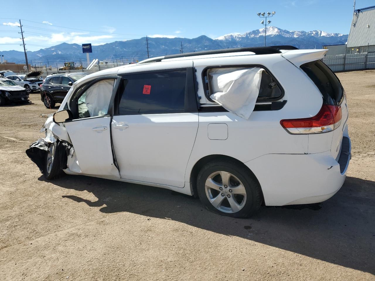 2014 Toyota Sienna - Image 2