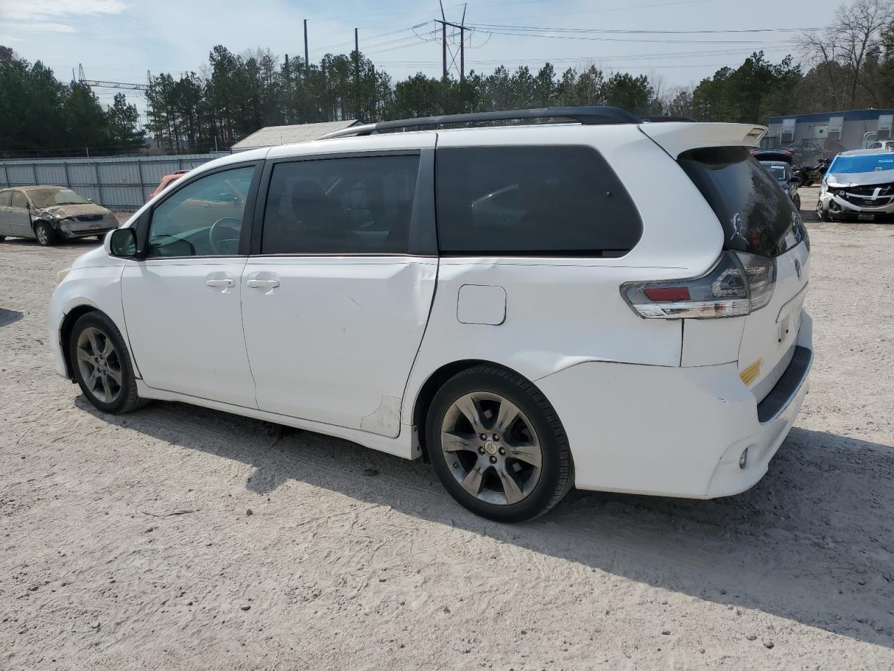 2011 Toyota Sienna - Image 2