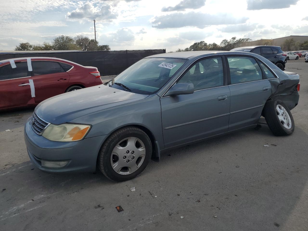 2004 Toyota Avalon - Image 1