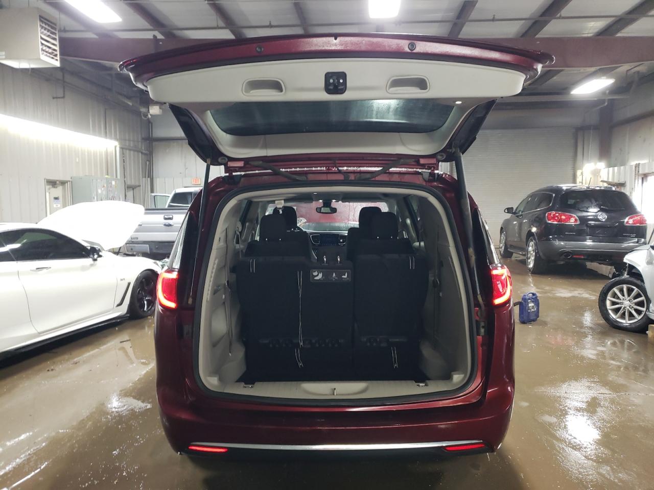 2017 Chrysler Pacifica - Image 6