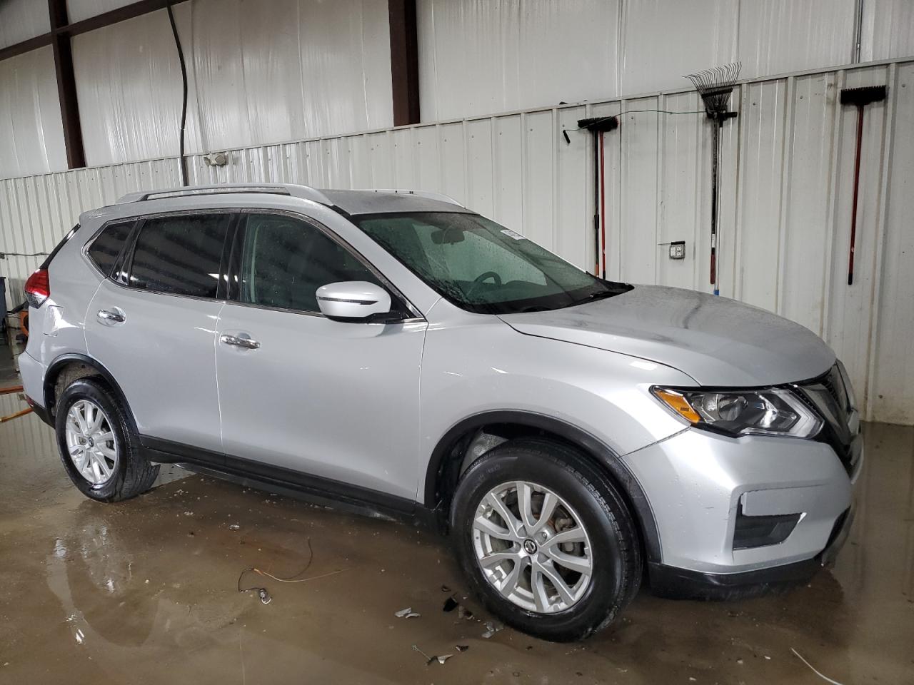 2017 Nissan Rogue - Image 4