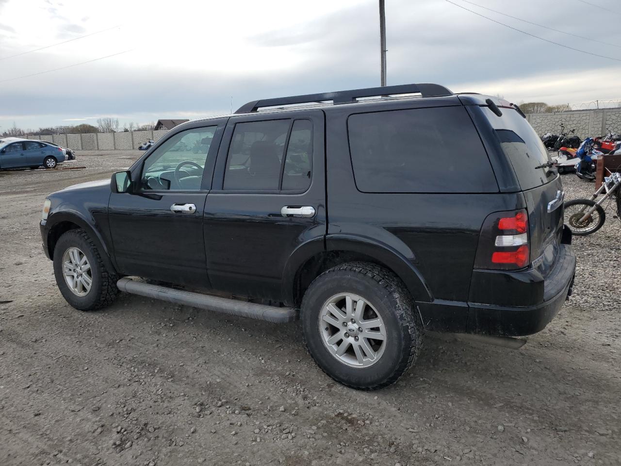 2010 Ford Explorer - Image 2