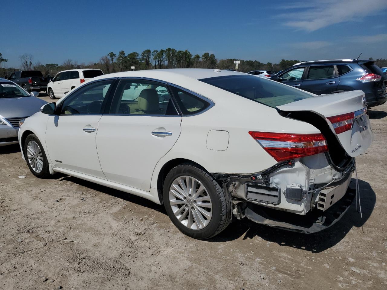 2015 Toyota Avalon - Image 2