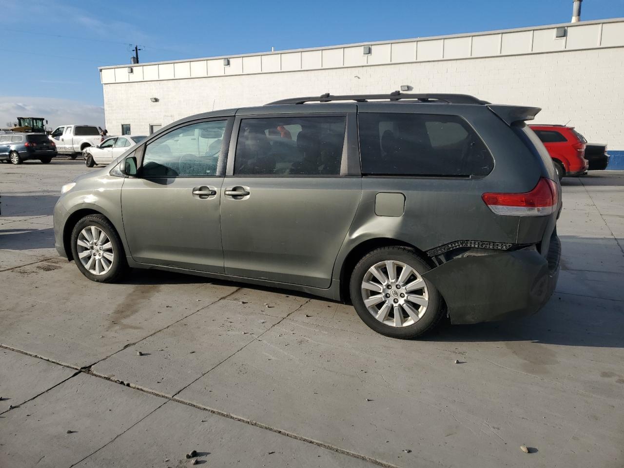 2012 Toyota Sienna - Image 2