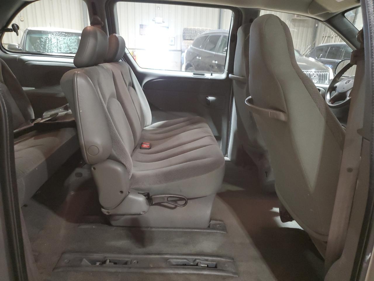 2004 Dodge Caravan - Image 11