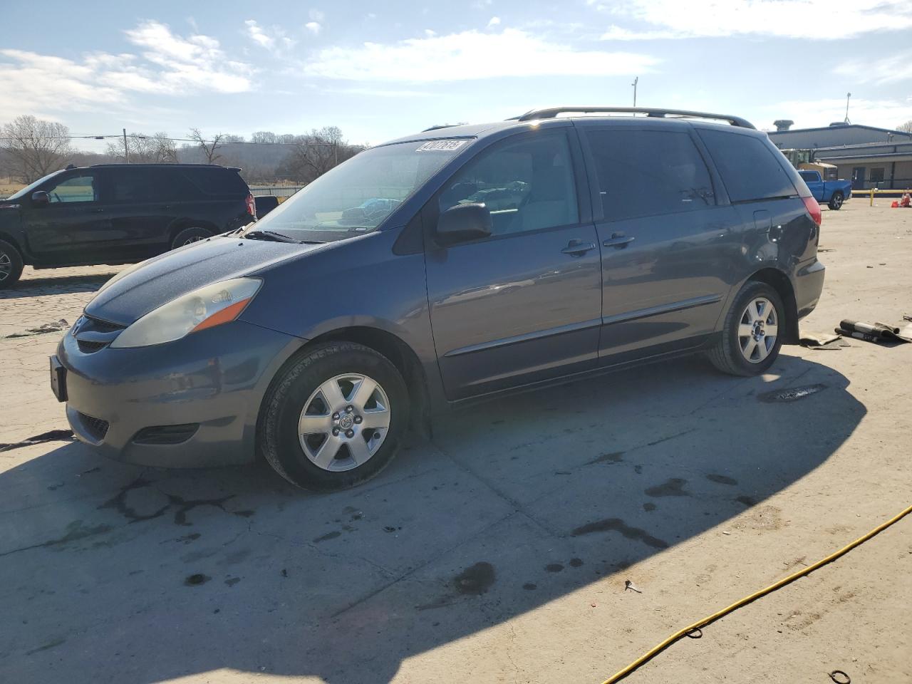 2008 Toyota Sienna - Image 1