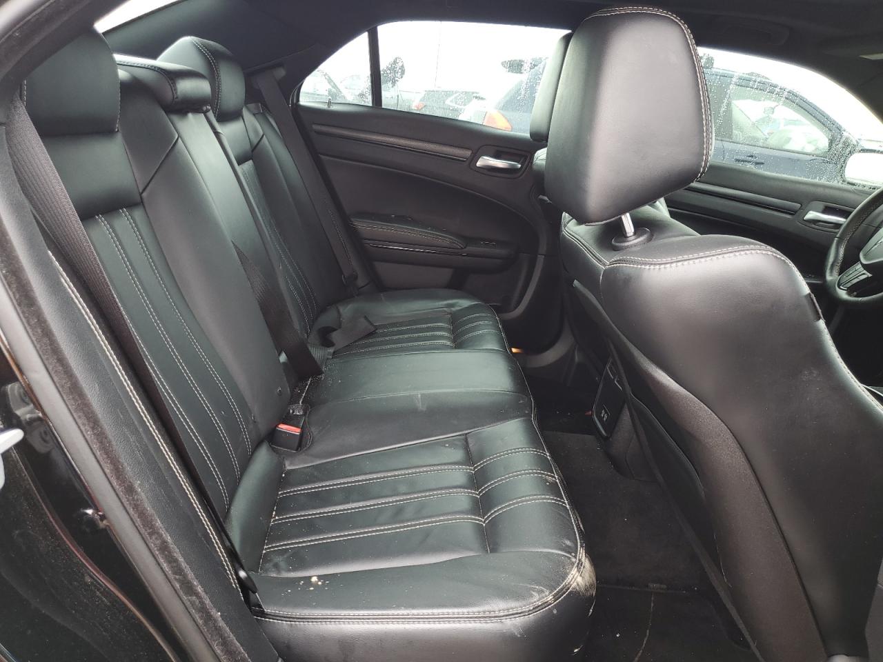 2015 Chrysler 300 - Image 10