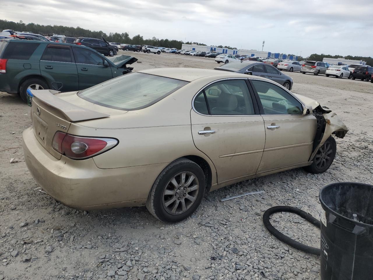 2002 Lexus ES - Image 3