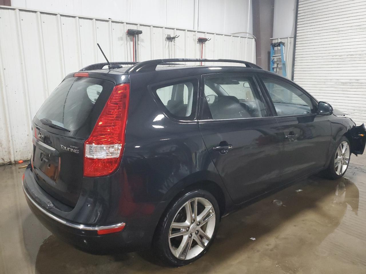 2010 Hyundai Elantra - Image 3