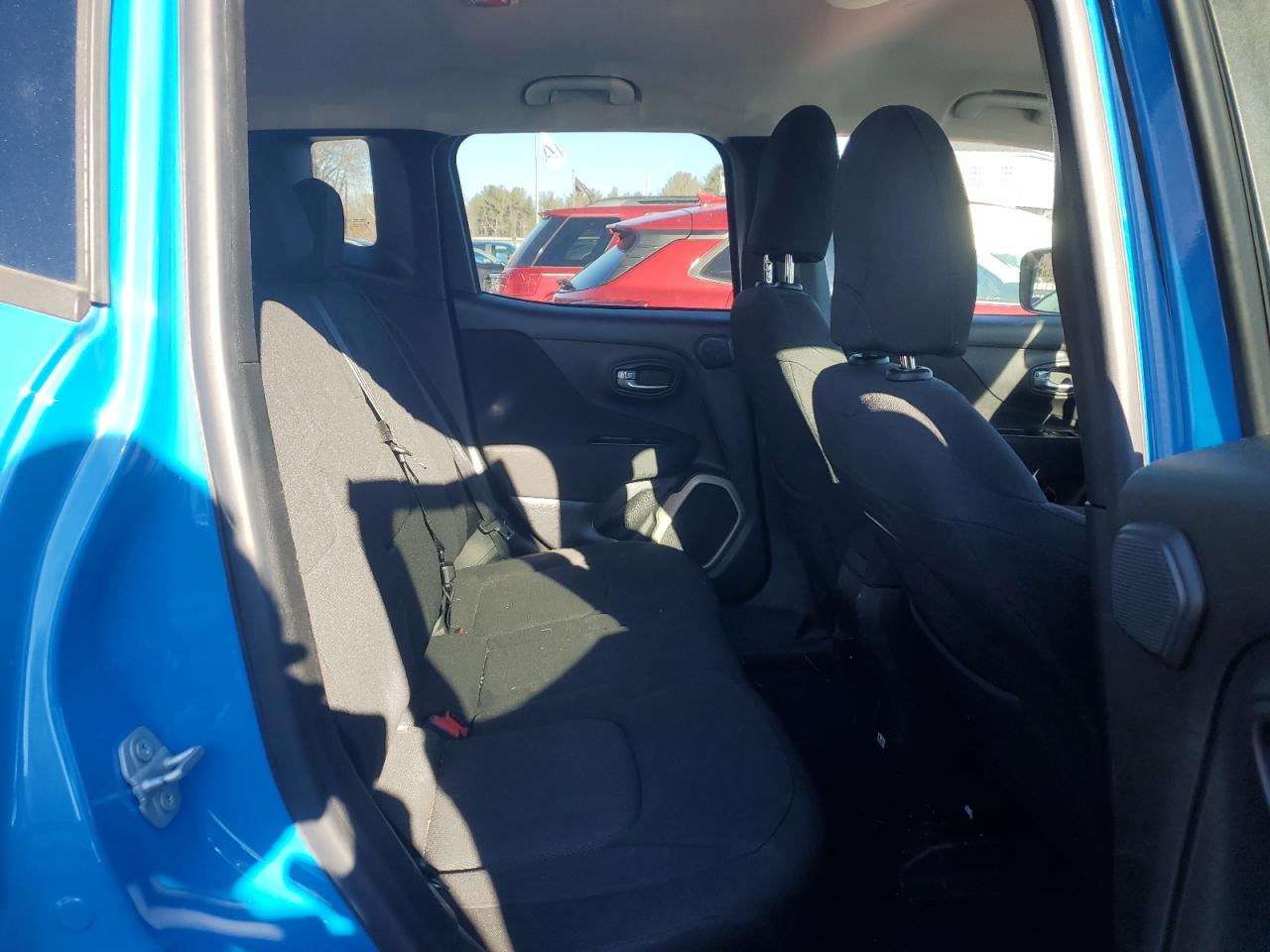 2015 Jeep Renegade - Image 11
