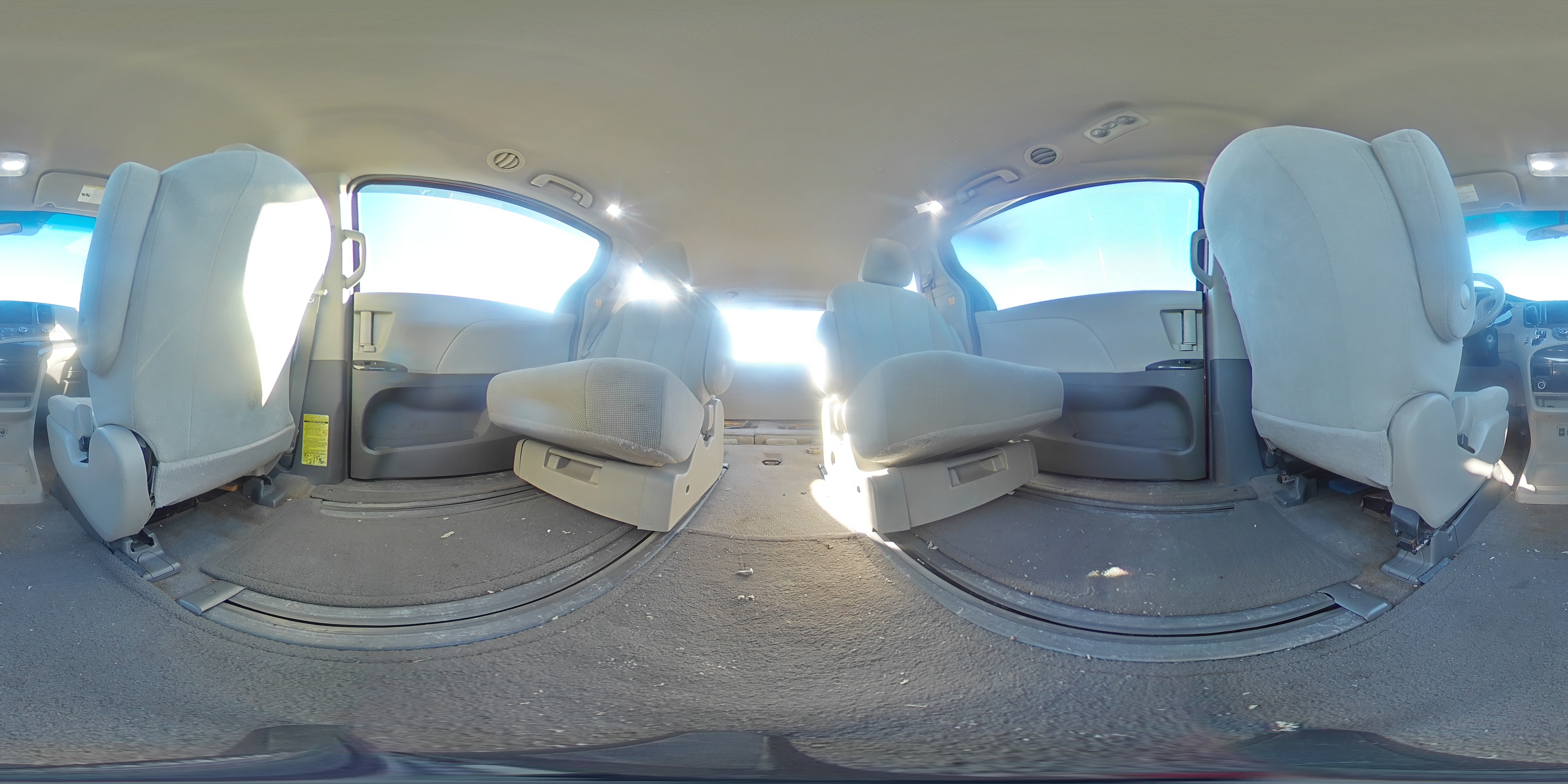 2012 Toyota Sienna - Image 13