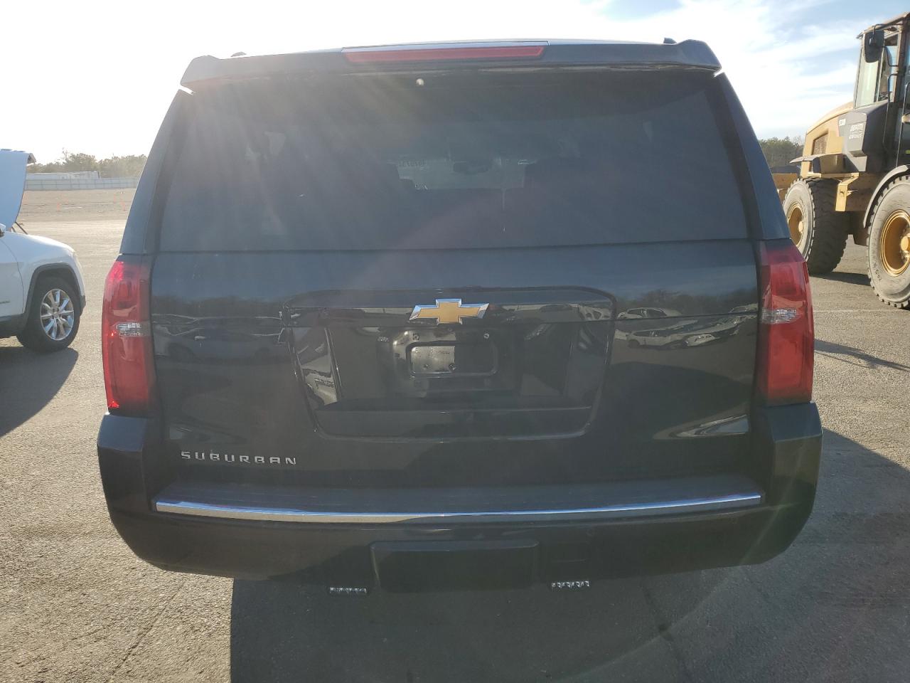 2015 Chevrolet Suburban - Image 6